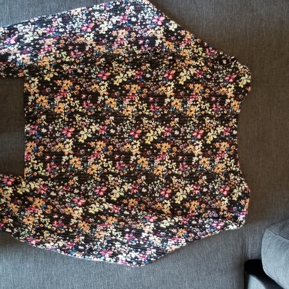 Justice (teen) floral top- size large. - Picture 4 of 7